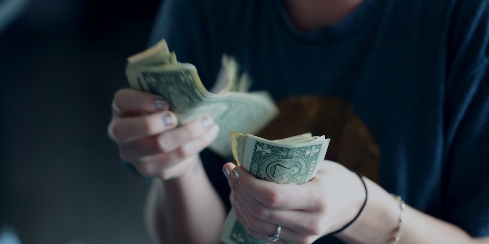 Woman holding banknotes: How to talk about money